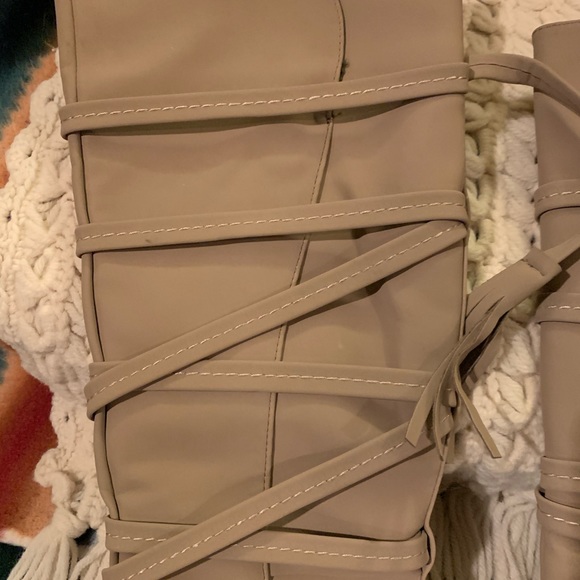 Detailed Rocking Boots - Picture 3 of 8